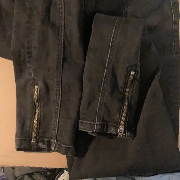 Zara Moto Jeans w/ Bottom Slit Zippers Z1975, USA size 4, ONLY WORN ONCE - Picture 4 of 5